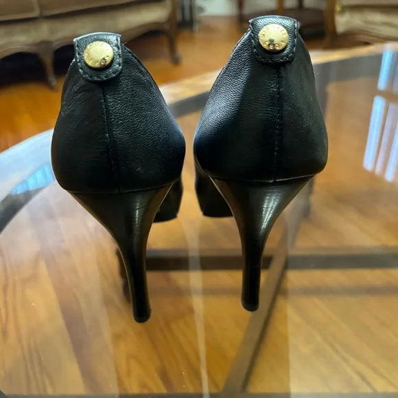 Michael Kors Women's Black Courts - Picture 3 of 6